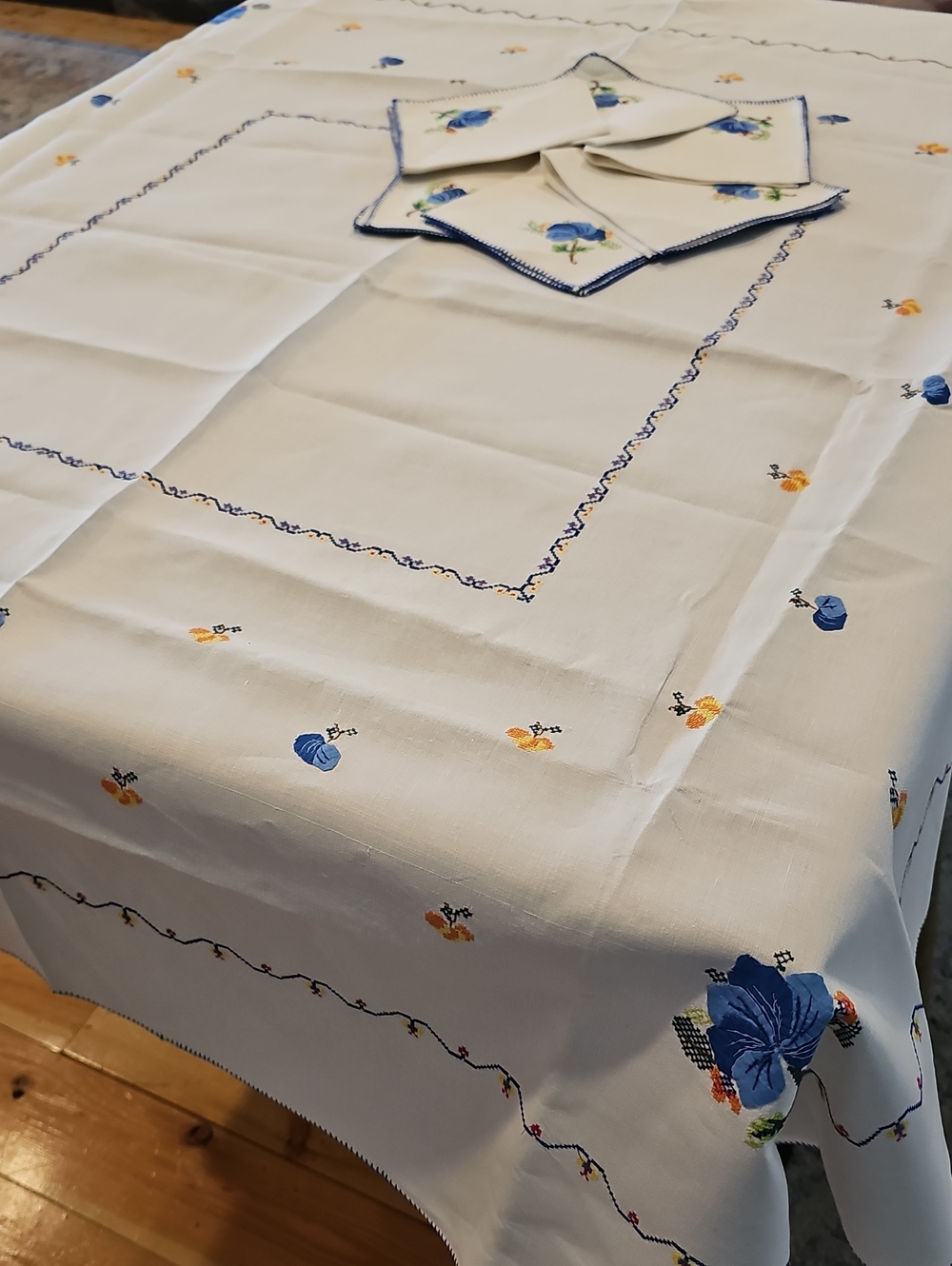 Embroidered Floral Linen Tablecloth Set in White with Multicolor Flowers